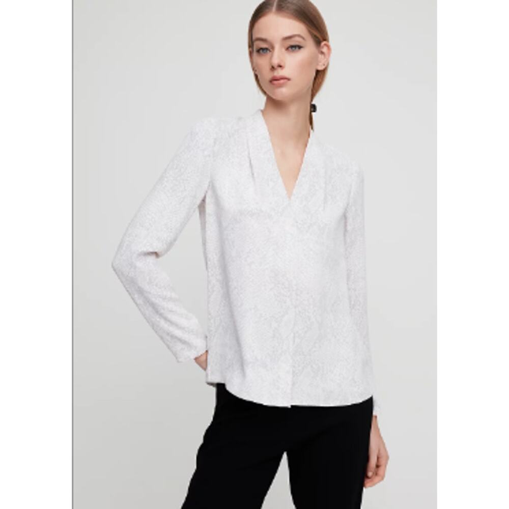 Babaton Akira Top